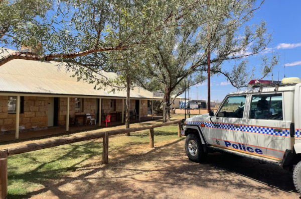 Two men in the group could have raised the alarm when they visited the Noccundra Hotel. (ABC Western Qld: Dan Prosser)