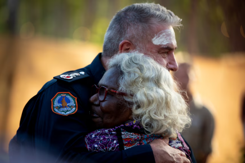 Police Commissioner Michael Murphy apologised to Aboriginal people at Garma Festival. (ABC News: Che Chorley)